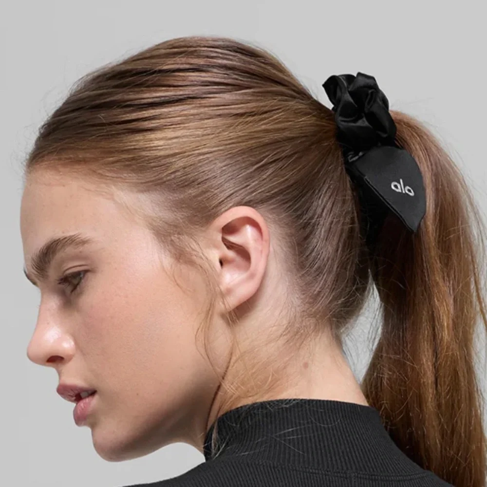 ALO Yoga Airlift Rhythm Scrunchie
